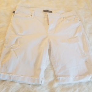 Bermuda woman shorts